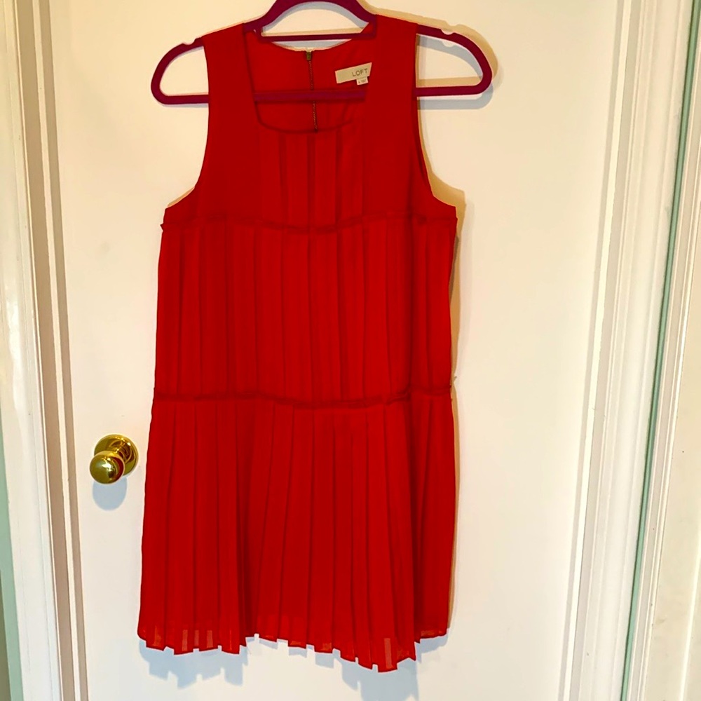 Pleated front Ann Taylor Loft red sleeveless dress. Size 6. VGUC.